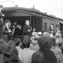 17 – Mário Soares na Estação de Bragança durante a sua primeira Presidência Aberta em 1987. Foto Jorge Morais