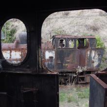 24 – Cemitério de locomotivas no Peso da Régua. 2006. Foto Luís Canotilho